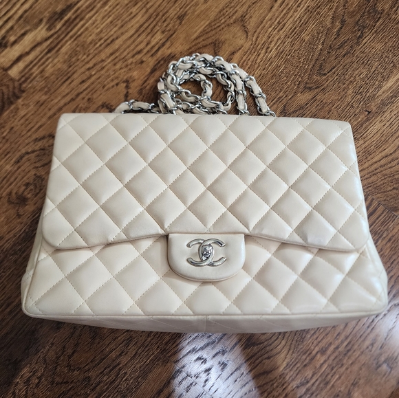 CHANEL Handbags - RARE Chanel Cream Lambskin Single Flap